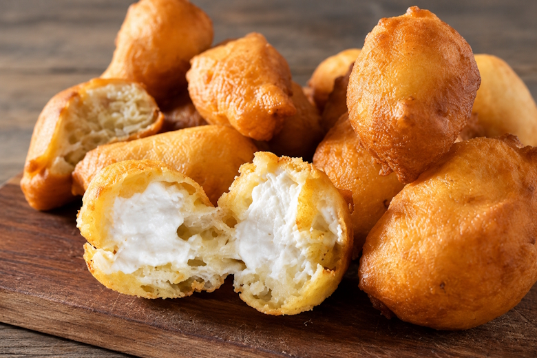 Crispelle salate: la ricetta dello street food catanese ripieno di acciughe o ricotta